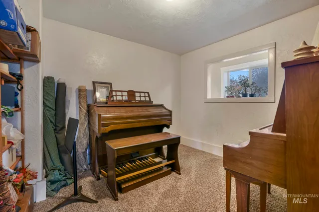 $450,000 | 409 1st Street East, Hansen, ID 83334