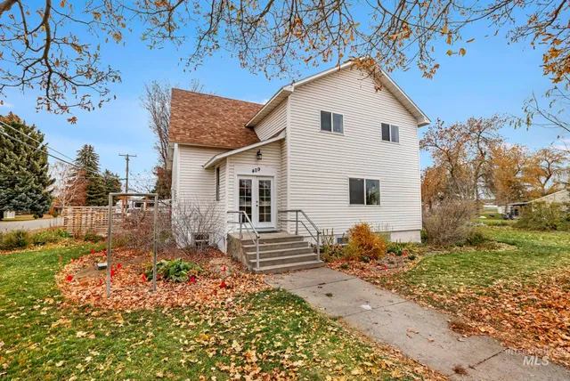 $450,000 | 409 1st Street East, Hansen, ID 83334