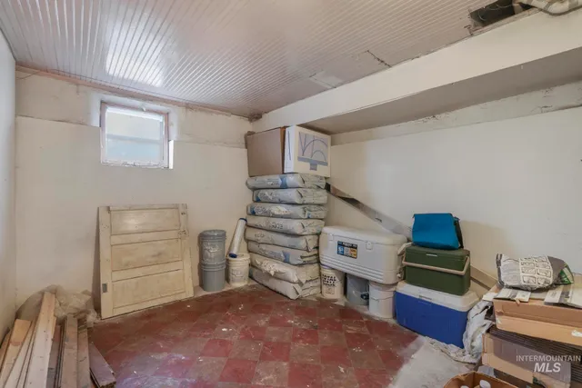 $450,000 | 409 1st Street East, Hansen, ID 83334