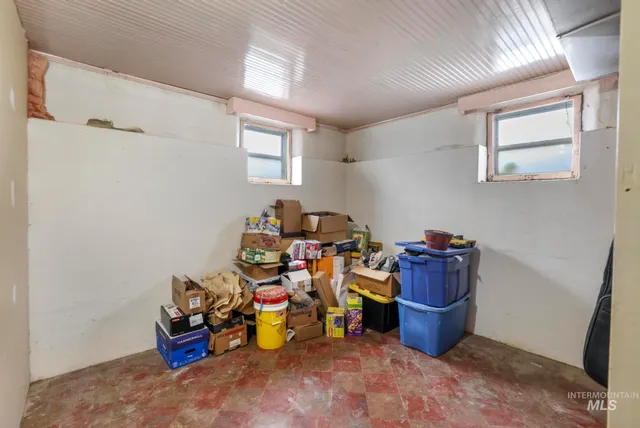 $450,000 | 409 1st Street East, Hansen, ID 83334