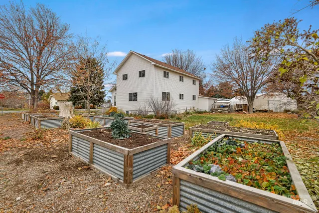 $450,000 | 409 1st Street East, Hansen, ID 83334