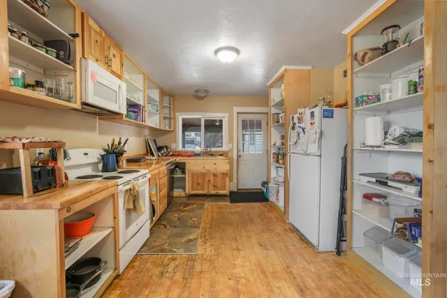 $450,000 | 409 1st Street East, Hansen, ID 83334