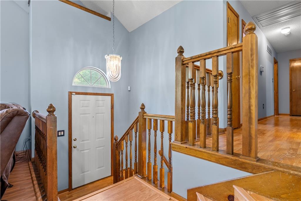 10007 East 70th Terrace Raytown, MO 64133 - Photo 4 of 43