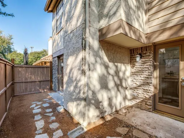 a view of a pathway of a house