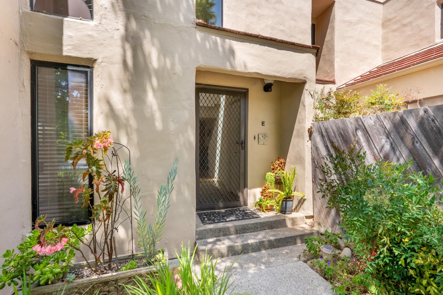 211 North Carrillo Road, Unit E Ojai, CA 93023 - Photo 3 of 28
