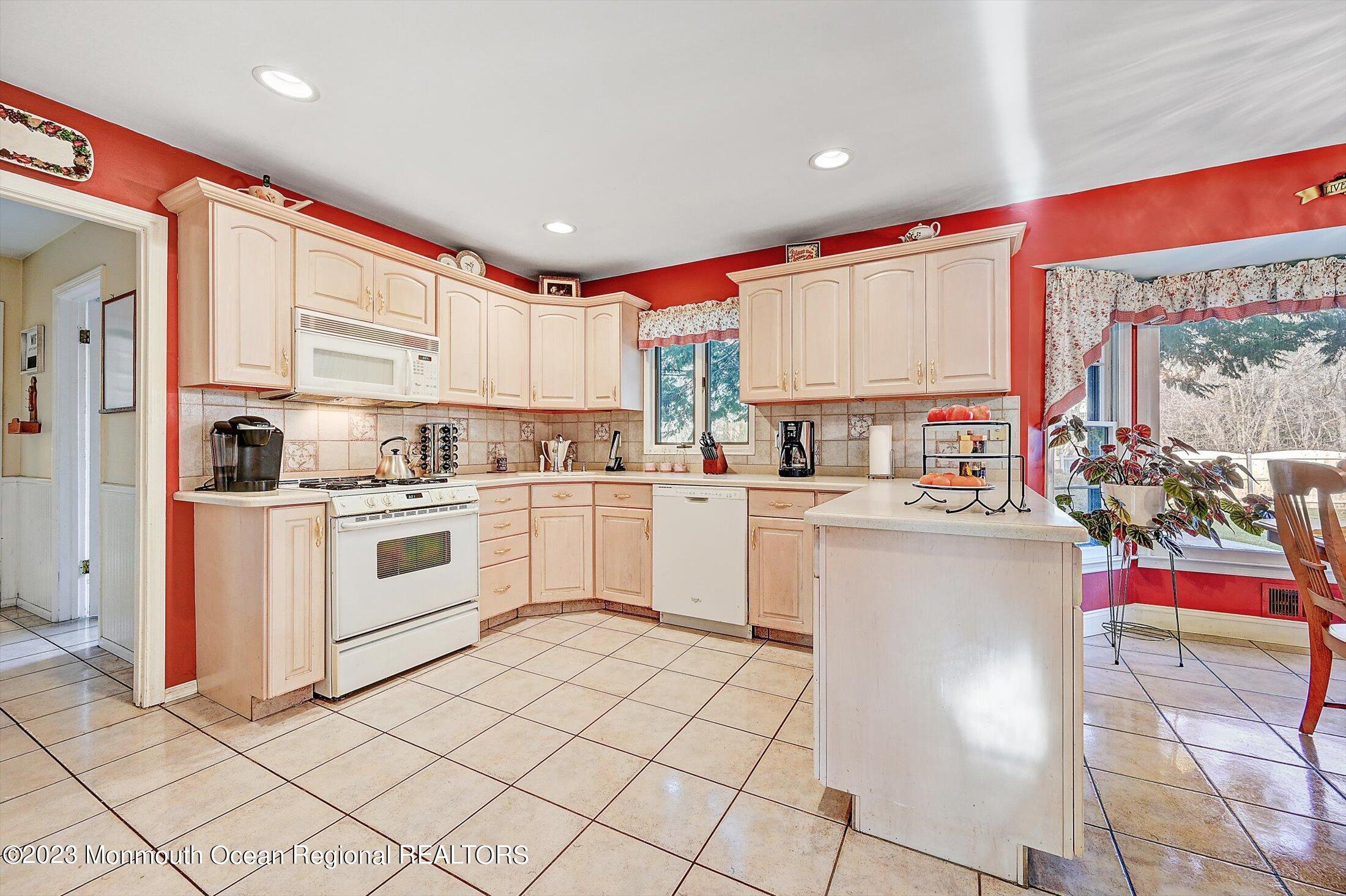 12 Shilling Road Manalapan, NJ 07726 - Photo 12 of 38 KITCHEN