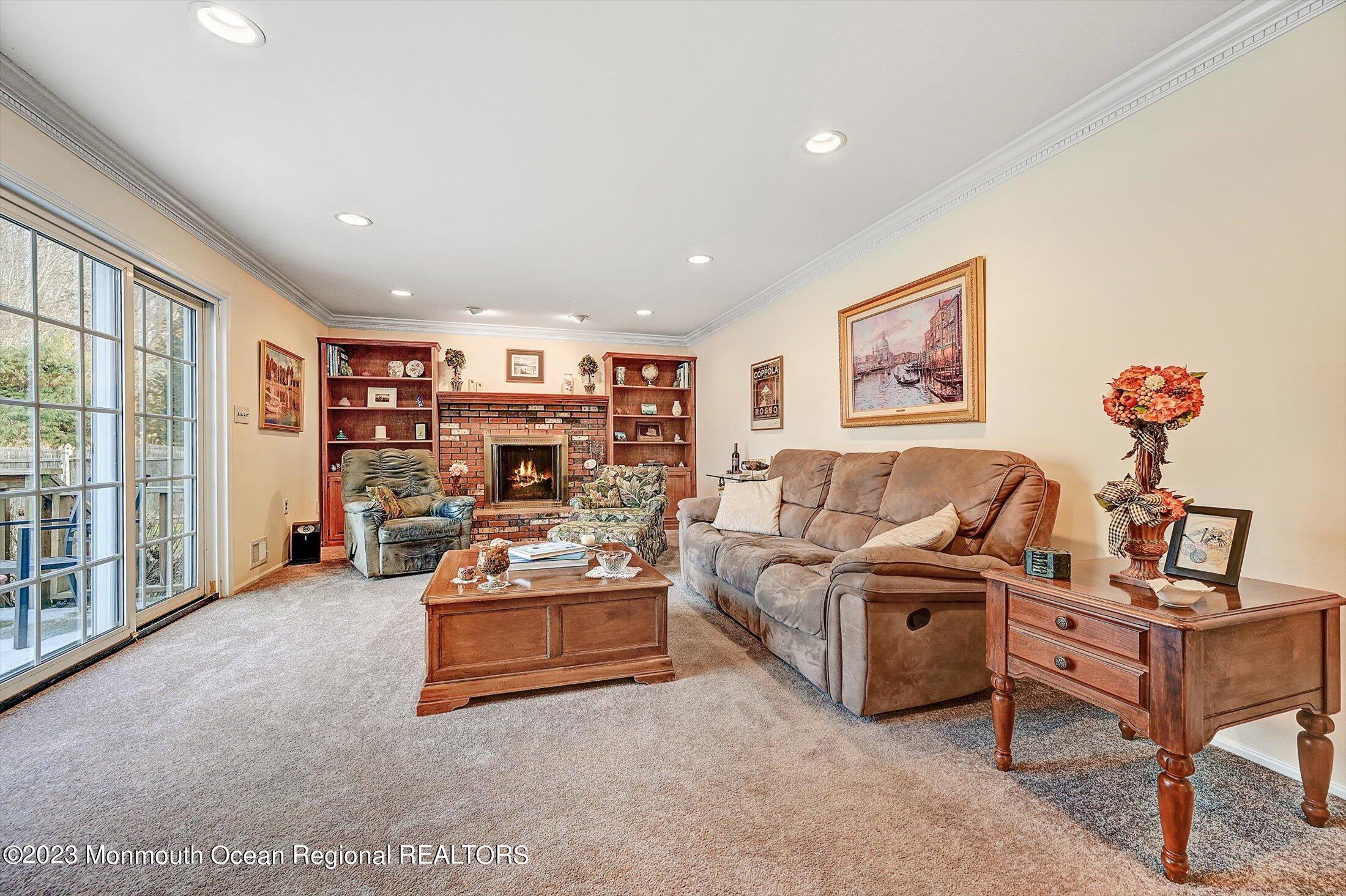 12 Shilling Road Manalapan, NJ 07726 - Photo 17 of 38 FAMILY ROOM