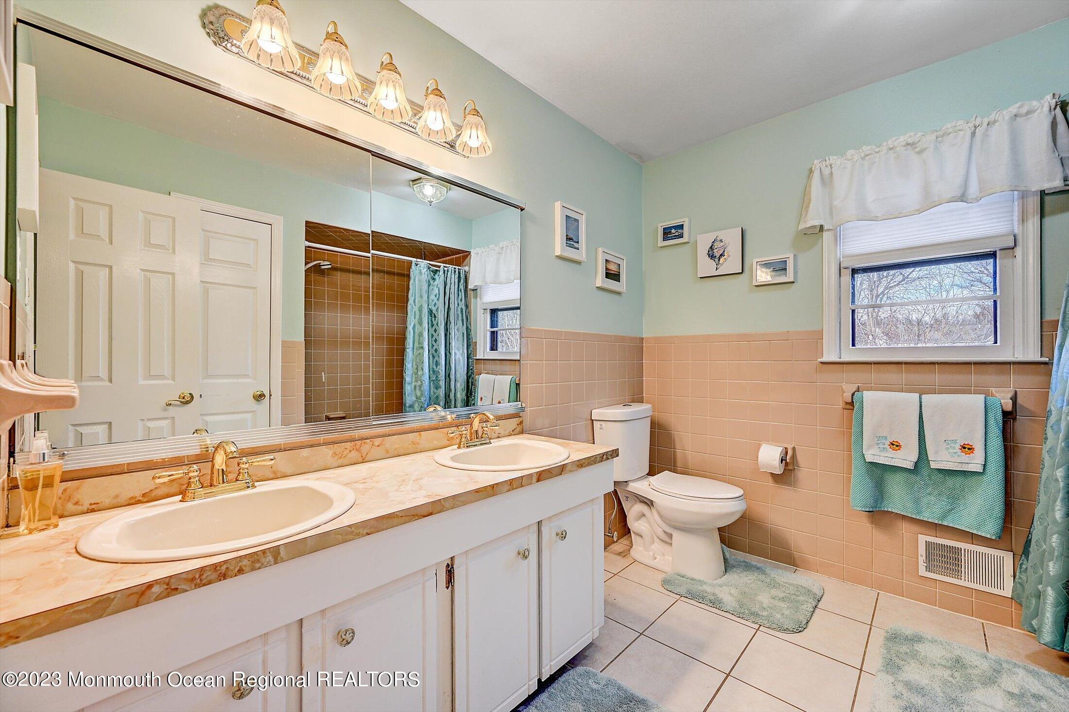 12 Shilling Road Manalapan, NJ 07726 - Photo 27 of 38 MAIN BATH