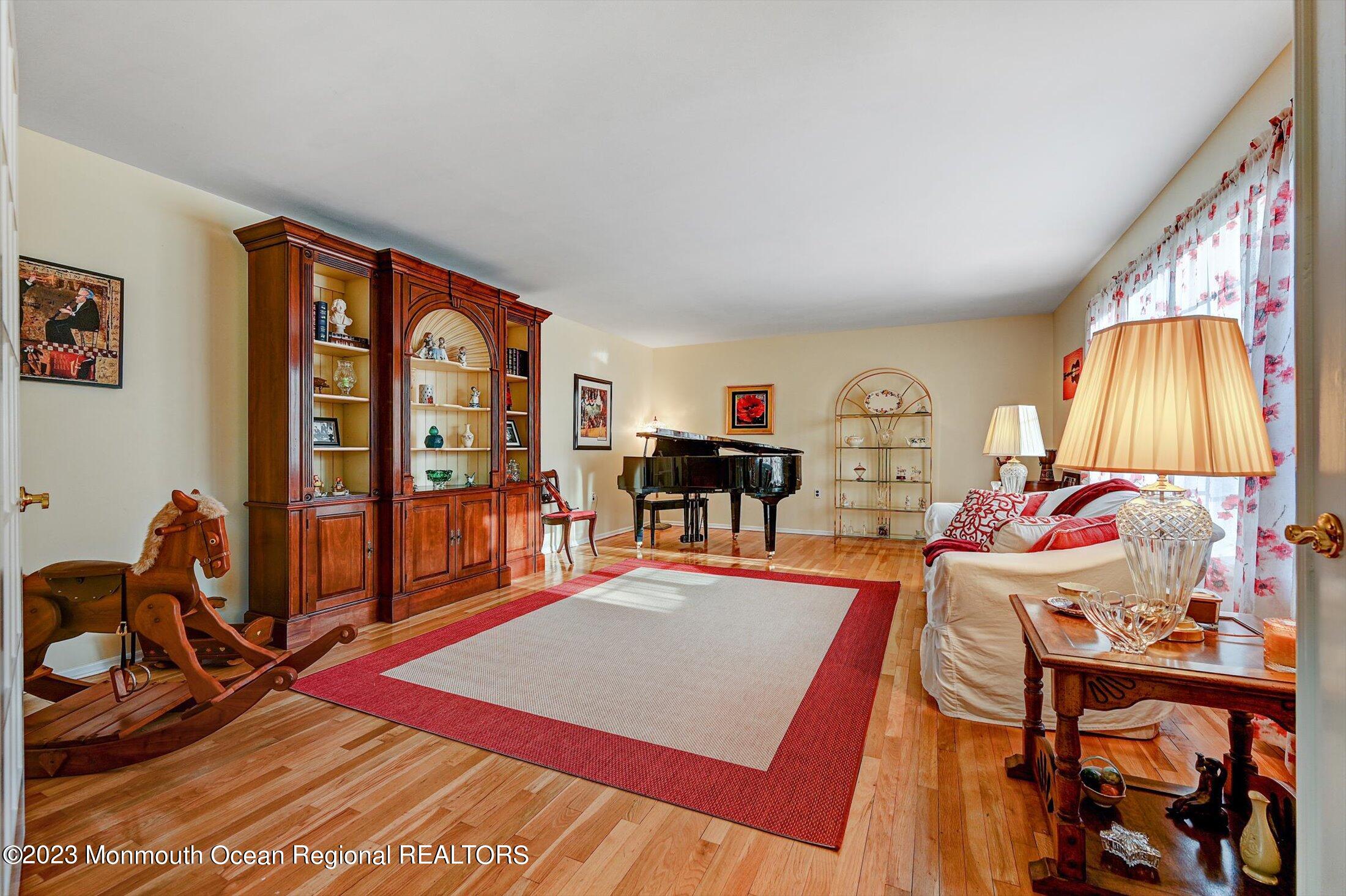 12 Shilling Road Manalapan, NJ 07726 - Photo 6 of 38 LIVING ROOM