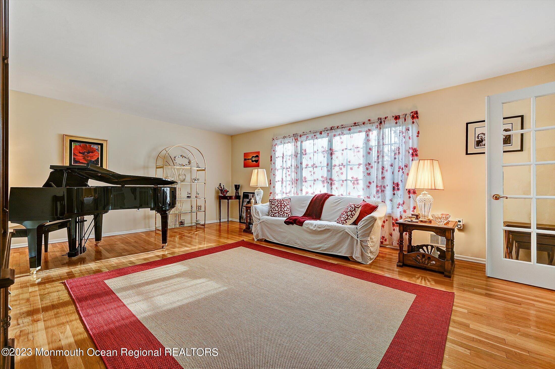 12 Shilling Road Manalapan, NJ 07726 - Photo 7 of 38 LIVING ROOM