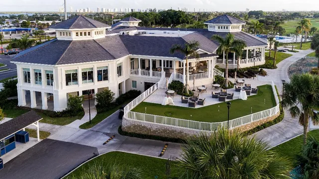 $9,000 | 517 Gulf Road, North Palm Beach, FL 33408