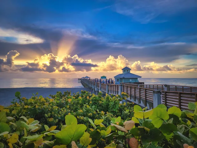 $9,000 | 517 Gulf Road, North Palm Beach, FL 33408