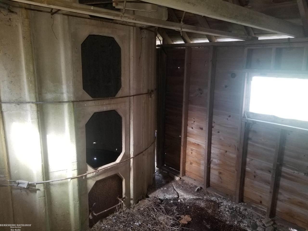 9405 Dolan Road Columbus, MI 48063 - Photo 26 of 27 Inside silo
