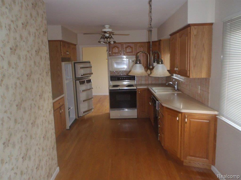 8431 Church Road Grosse Ile, MI 48138 - Photo 10 of 15 P3130069.JPG