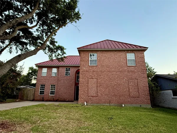 $999,000 | 4505 Mimosa Drive, Bellaire, TX 77401