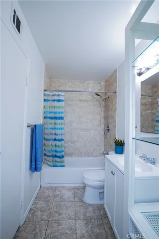 a view of room with hardwood floor and closet