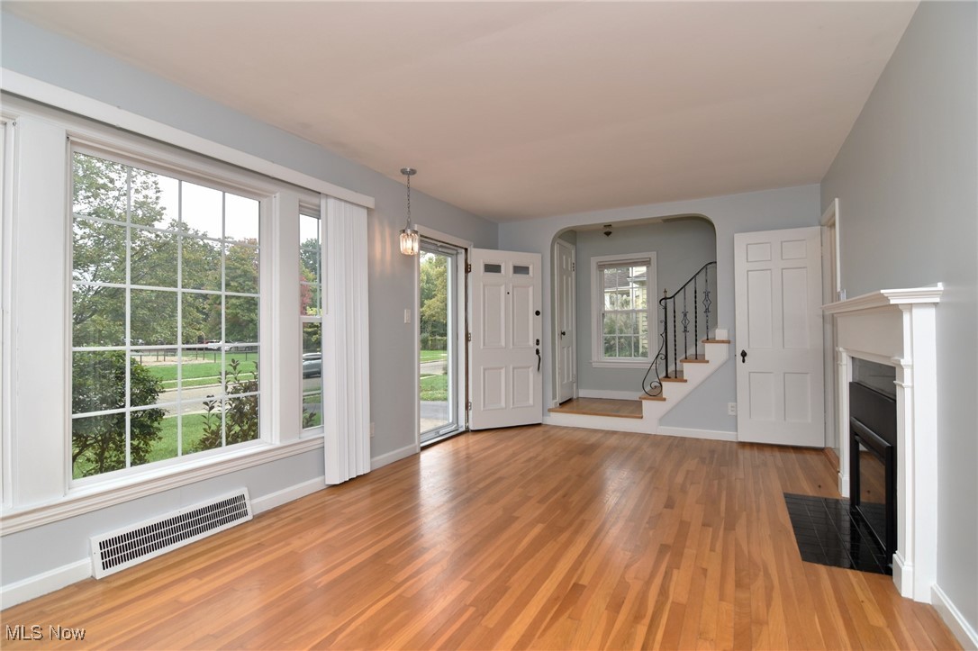 2512 Princeton Road Cleveland, OH 44118 - Photo 4 of 28