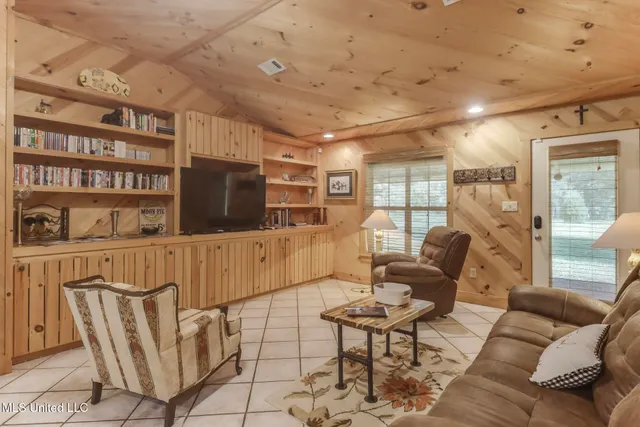 $1,200 | 2881 Wire Road East, Perkinston, MS 39573