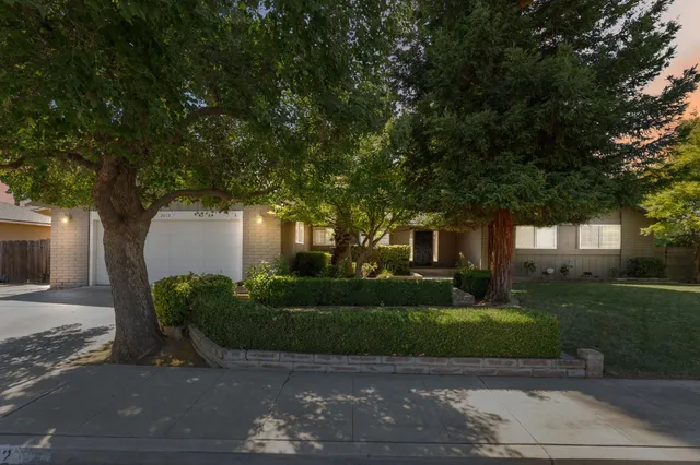 $490,000 | 2012 Beverly Avenue, Clovis, CA 93611