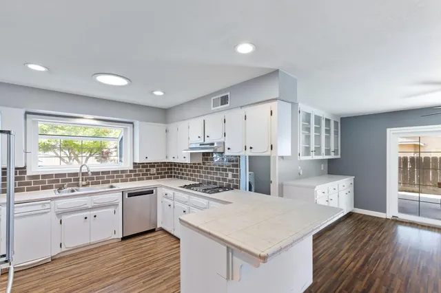 $490,000 | 2012 Beverly Avenue, Clovis, CA 93611