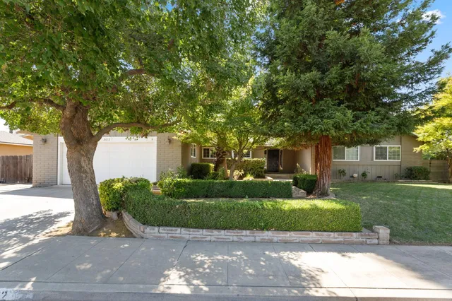 $490,000 | 2012 Beverly Avenue, Clovis, CA 93611