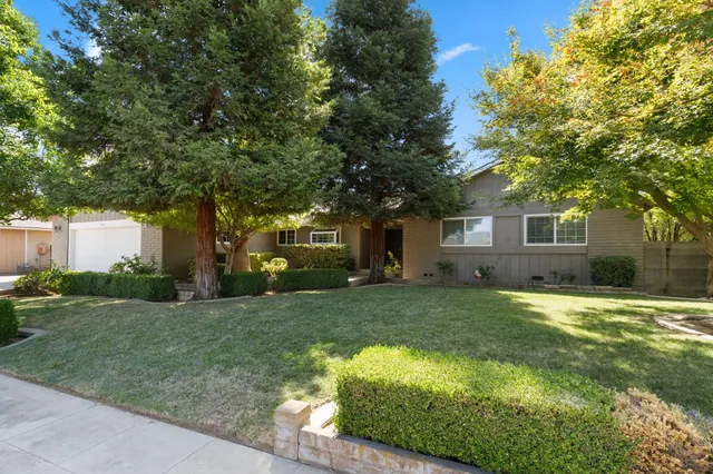 $490,000 | 2012 Beverly Avenue, Clovis, CA 93611