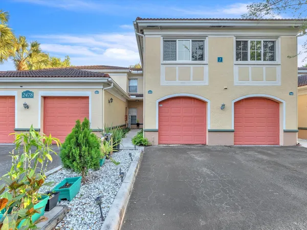 $2,700 | 2478 Centergate Drive, Unit 202, Miramar, FL 33025