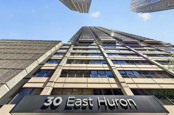 $2,500 | 30 East Huron Street, Unit 3510, Chicago, IL 60611