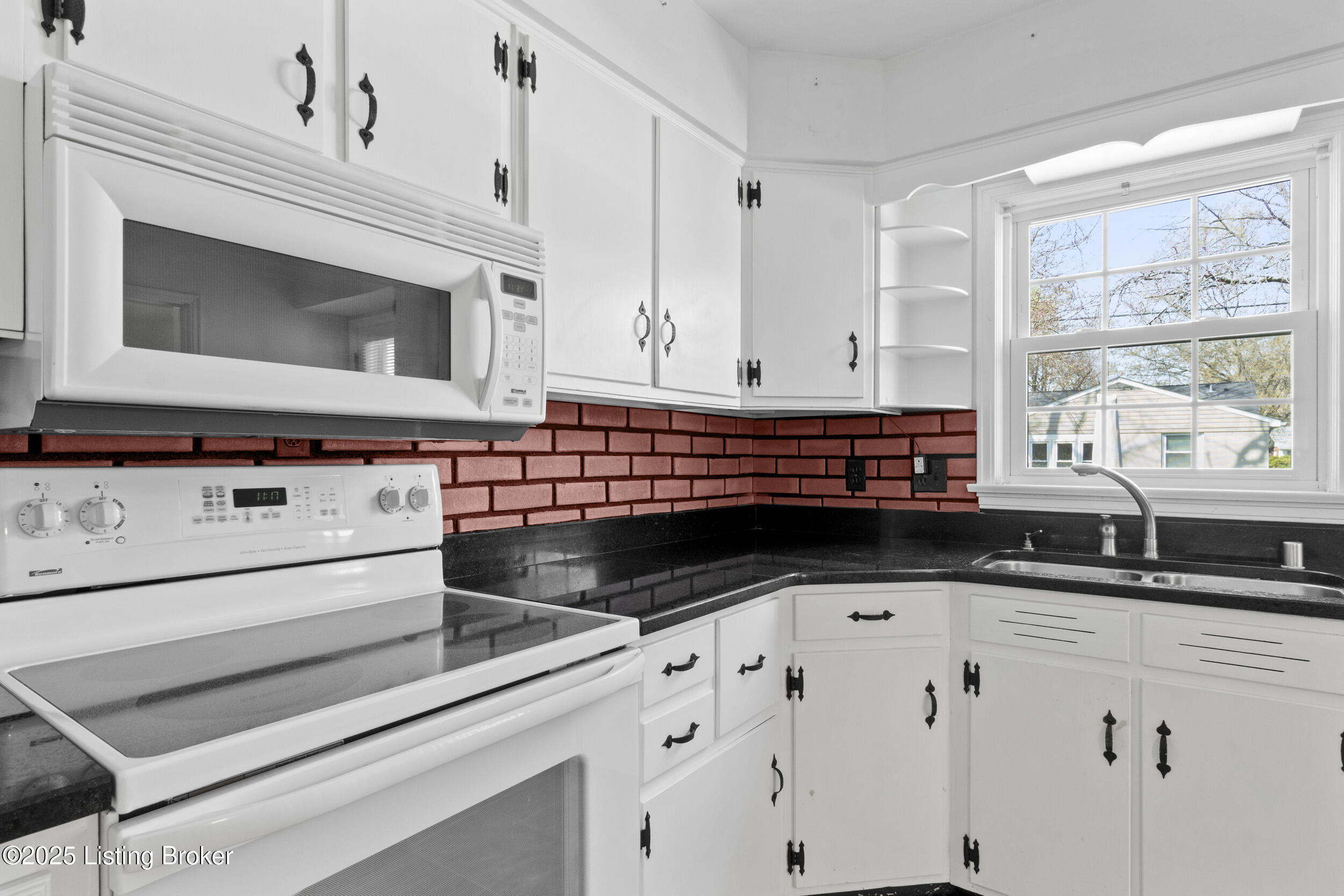 218 Brunswick Road Louisville, KY 40207 - Photo 12 of 48 dsc03312