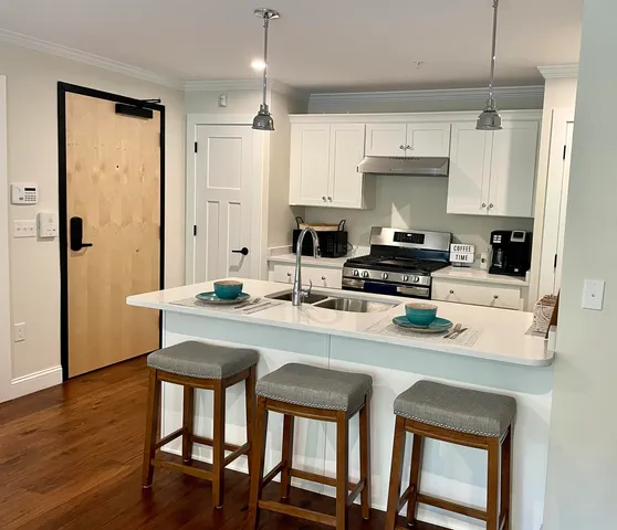 $2,800 | 298 York Street, Unit #10, York, ME 03909