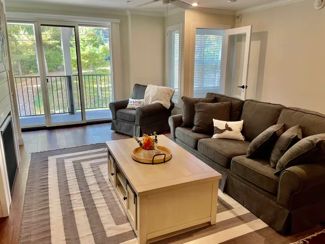 $2,800 | 298 York Street, Unit #10, York, ME 03909