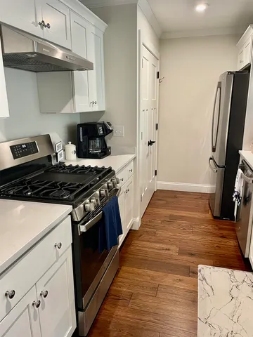 $2,800 | 298 York Street, Unit #10, York, ME 03909