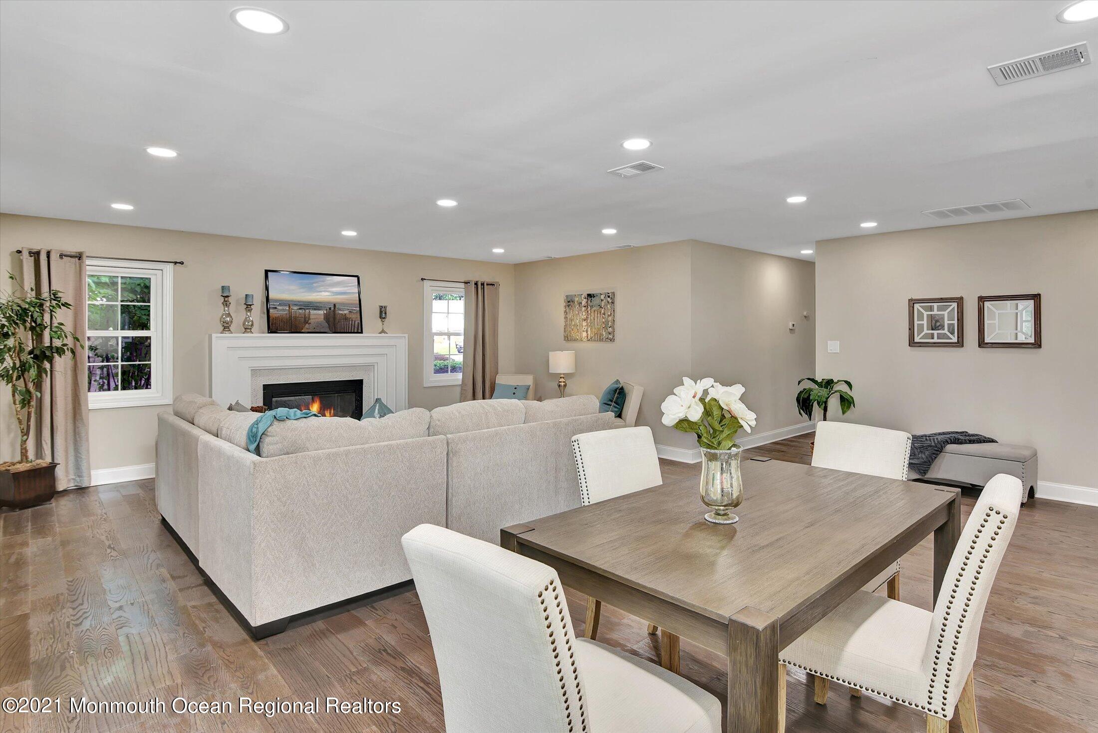 96 Havens Mill Road Freehold, NJ 07728 - Photo 5 of 32 05-Living Room