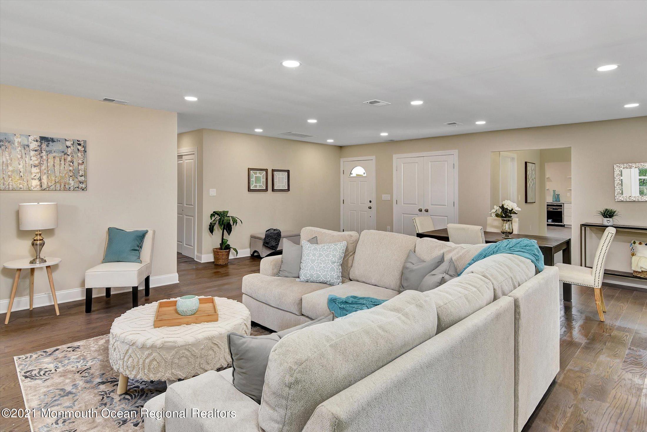 96 Havens Mill Road Freehold, NJ 07728 - Photo 6 of 32 06-Living Room