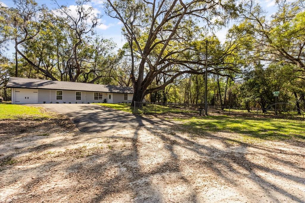 421 Southwest 137th Avenue Ocala, FL 34481 - Photo 3 of 48