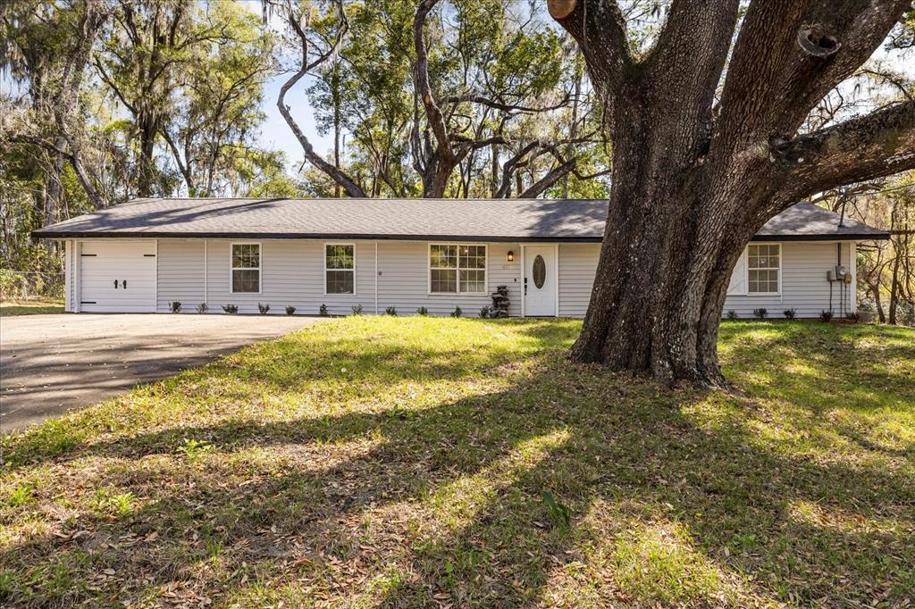421 Southwest 137th Avenue Ocala, FL 34481 - Photo 4 of 48