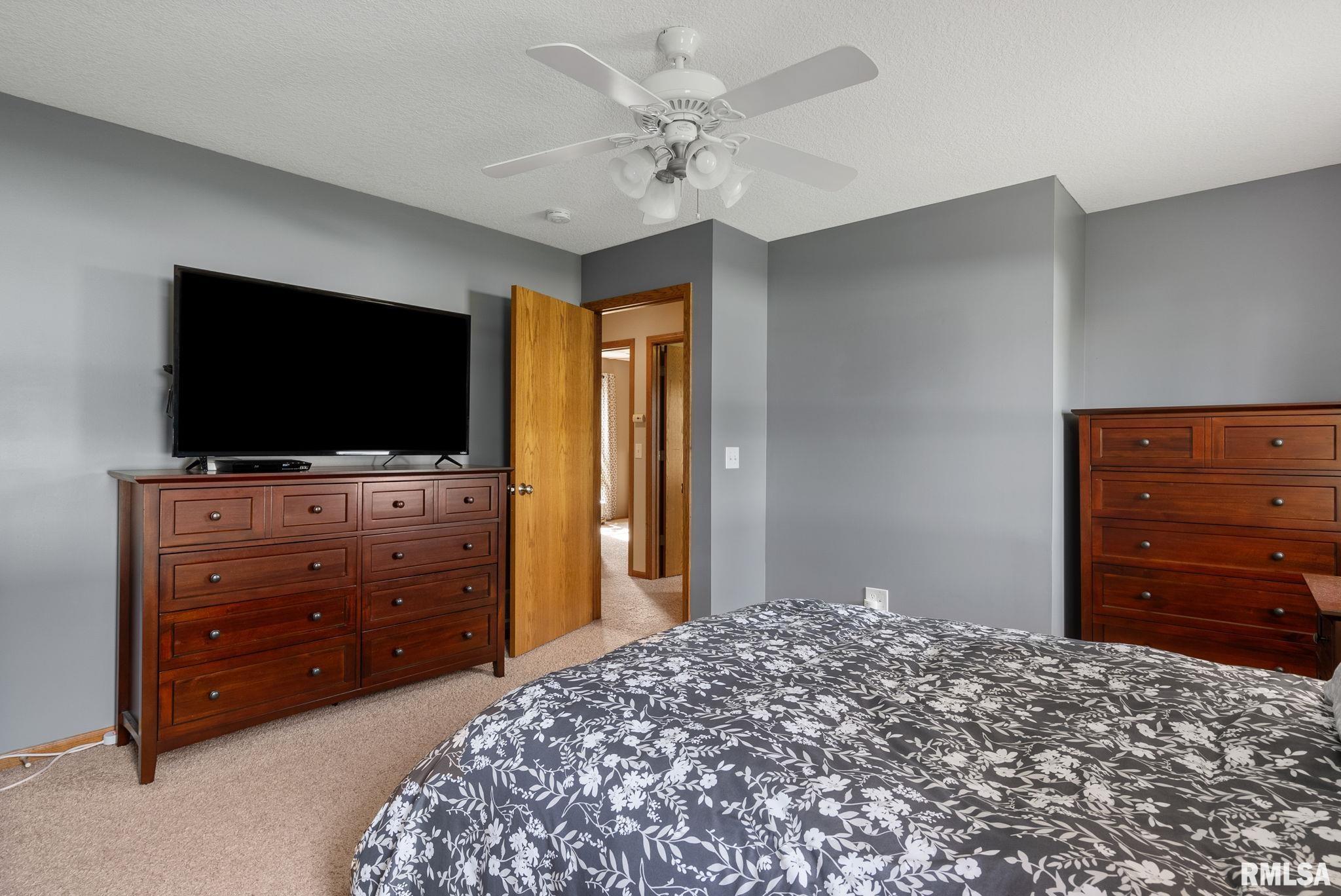 2634 Revo Road Davenport, IA 52806 - Photo 14 of 29 Gallery Image 14