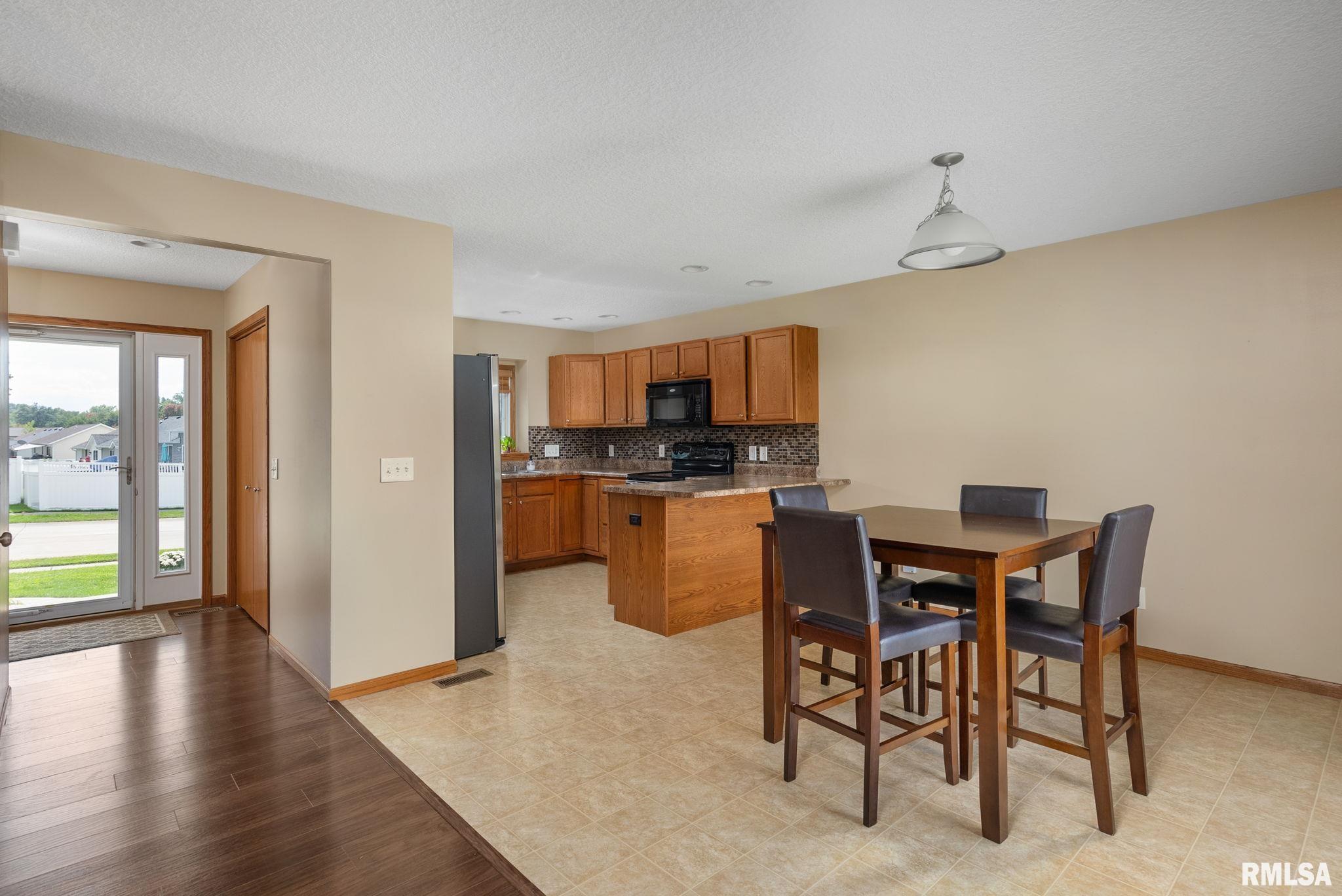 2634 Revo Road Davenport, IA 52806 - Photo 3 of 29 Gallery Image 3