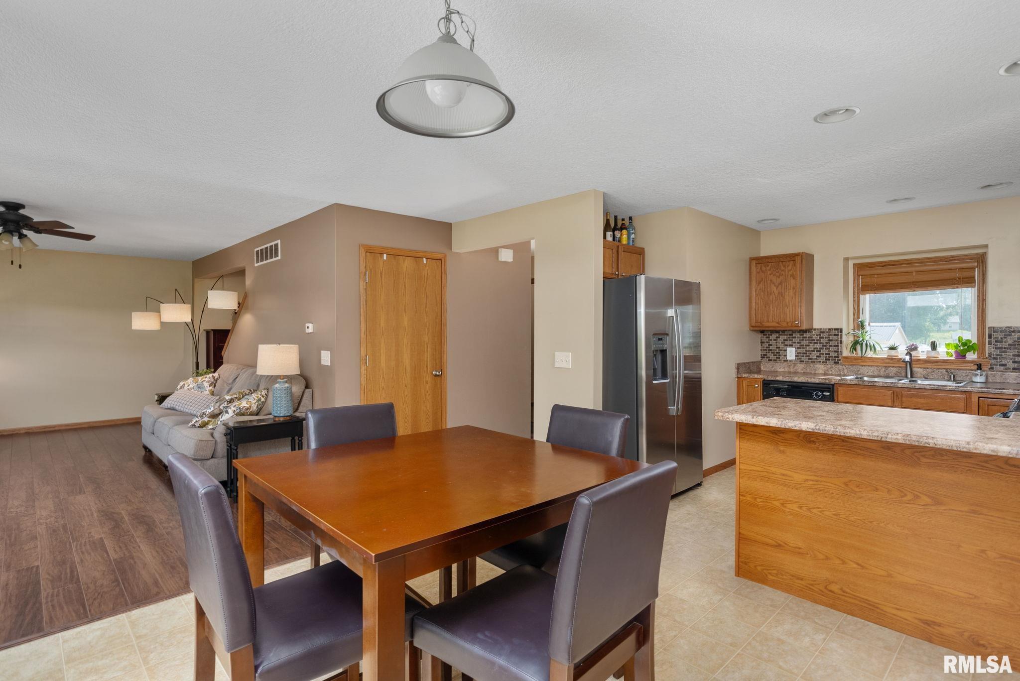 2634 Revo Road Davenport, IA 52806 - Photo 4 of 29 Gallery Image 4