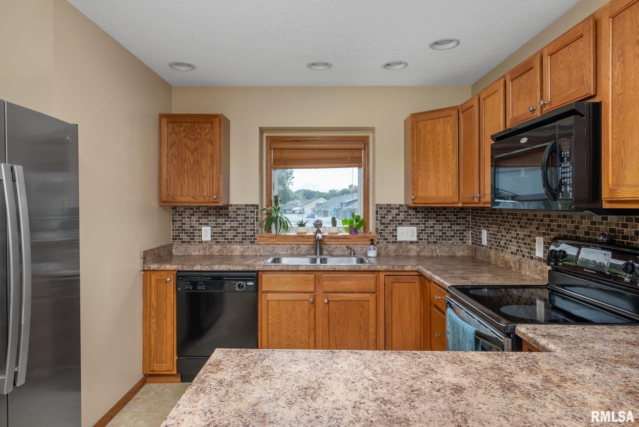 2634 Revo Road Davenport, IA 52806 - Photo 5 of 29 Gallery Image 5