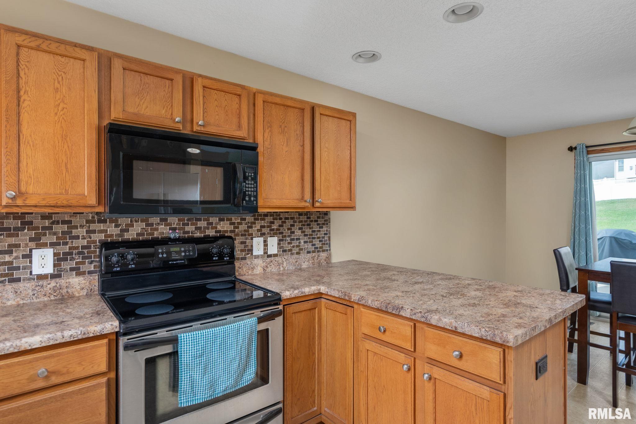 2634 Revo Road Davenport, IA 52806 - Photo 6 of 29 Gallery Image 6