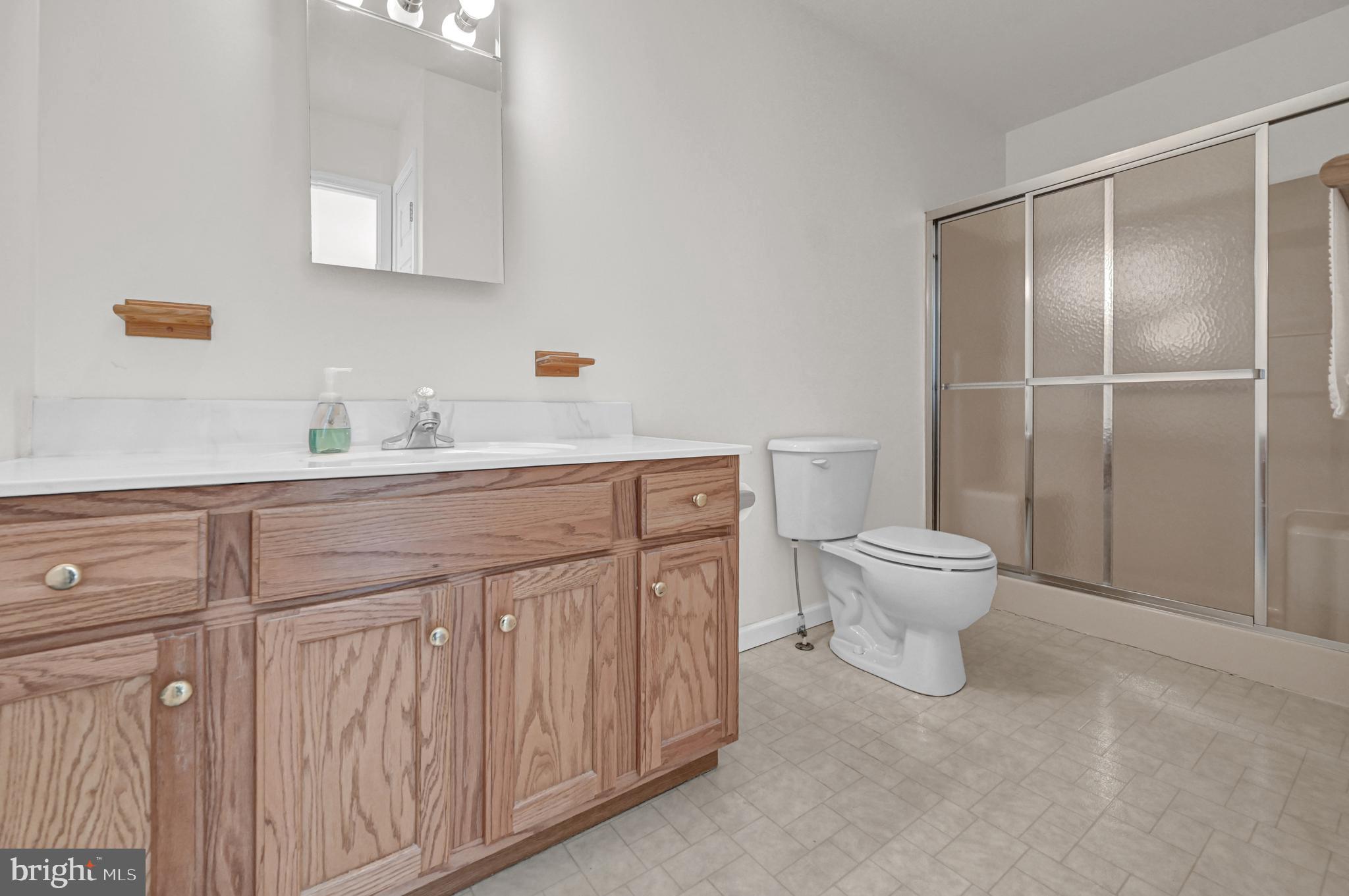 32 Quarry Road Delta, PA 17314 - Photo 23 of 29 Bathroom in Primary Bedroom