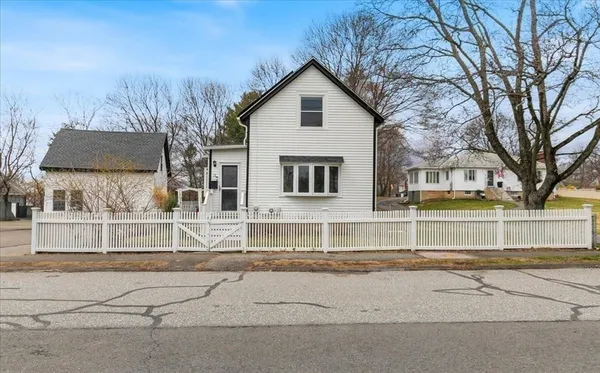 $799,900 | 18 Sherman Place, Woburn, MA 01801