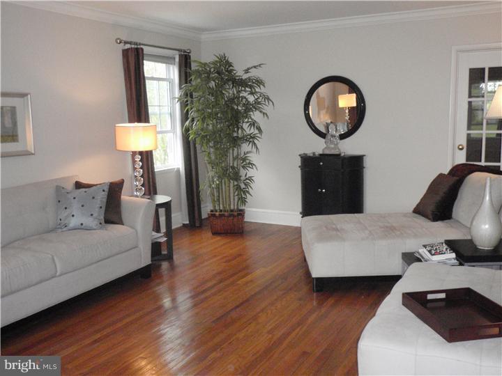 1005 Mueller Road Warminster, PA 18974 - Photo 4 of 24 Living Room