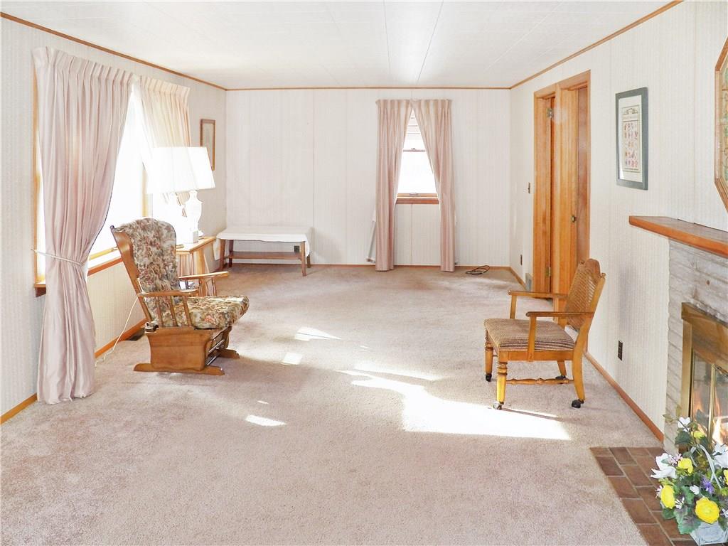 360 Flaugherty Run Road Coraopolis, PA 15108 - Photo 8 of 25 Living Room