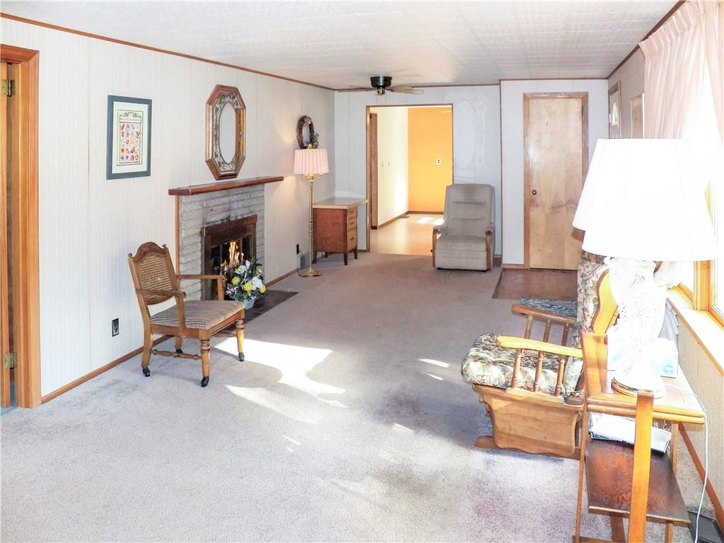 360 Flaugherty Run Road Coraopolis, PA 15108 - Photo 10 of 25 Living Room