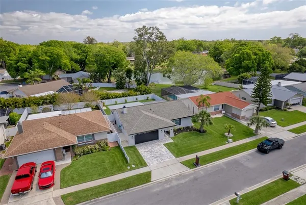 a view of a back yard