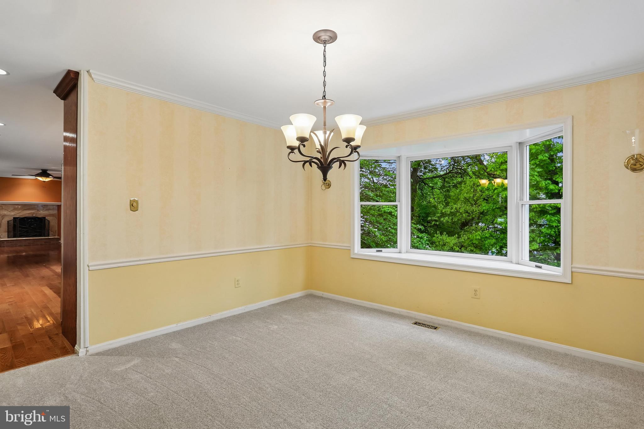 110 Summit Hall Road Gaithersburg, MD 20877 - Photo 31 of 85 Formal dining room w/brand new carpet