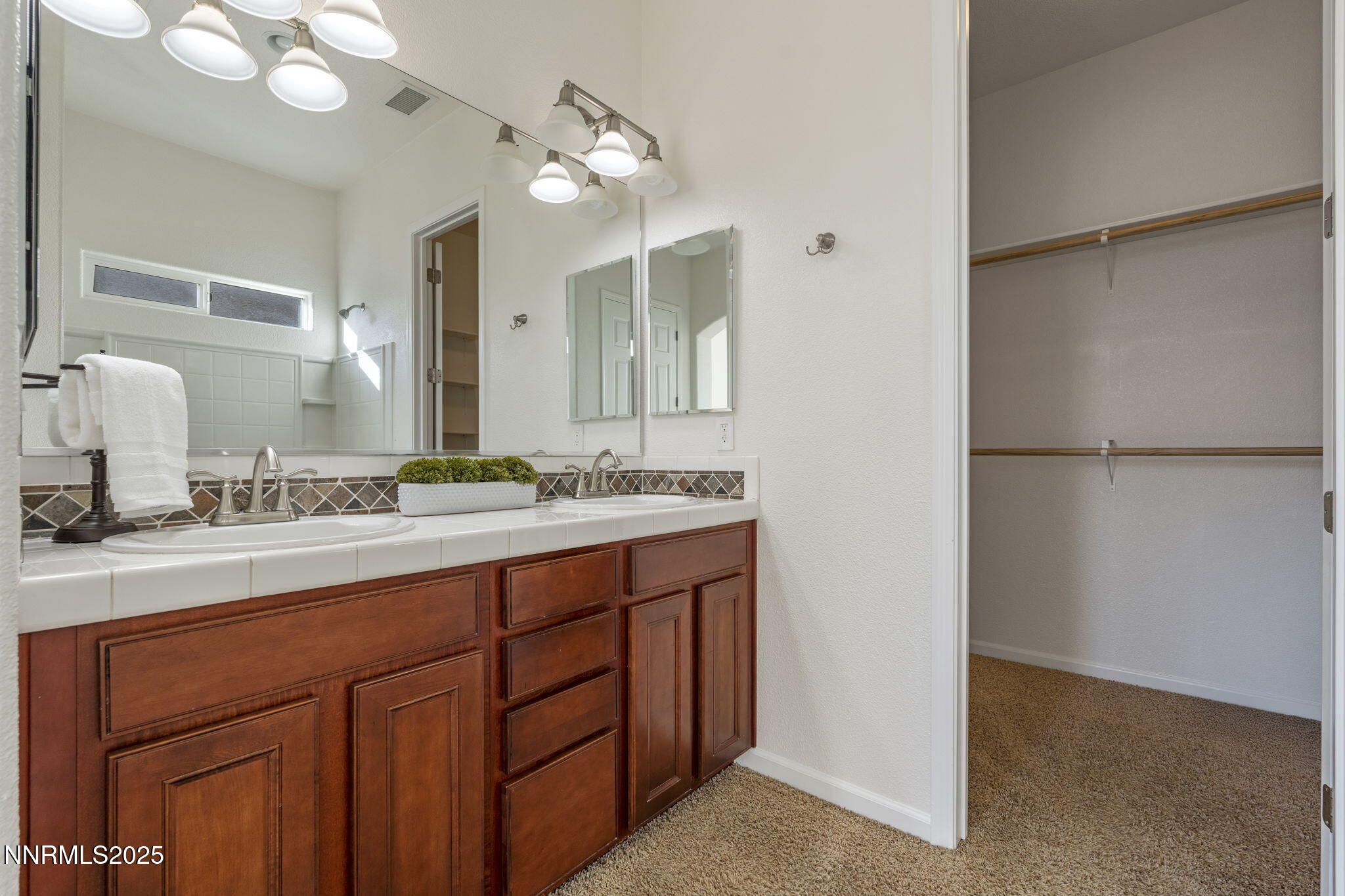 11325 Messina Court Reno, NV 89521 - Photo 13 of 24 Primary Bathroom