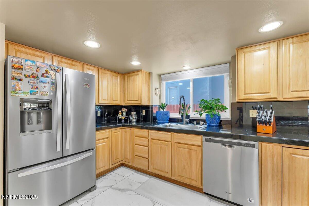7195 Indigo Circle Reno, NV 89506 - Photo 8 of 30 13-7195 Indigo Cir Reno NV 89506 (13 of